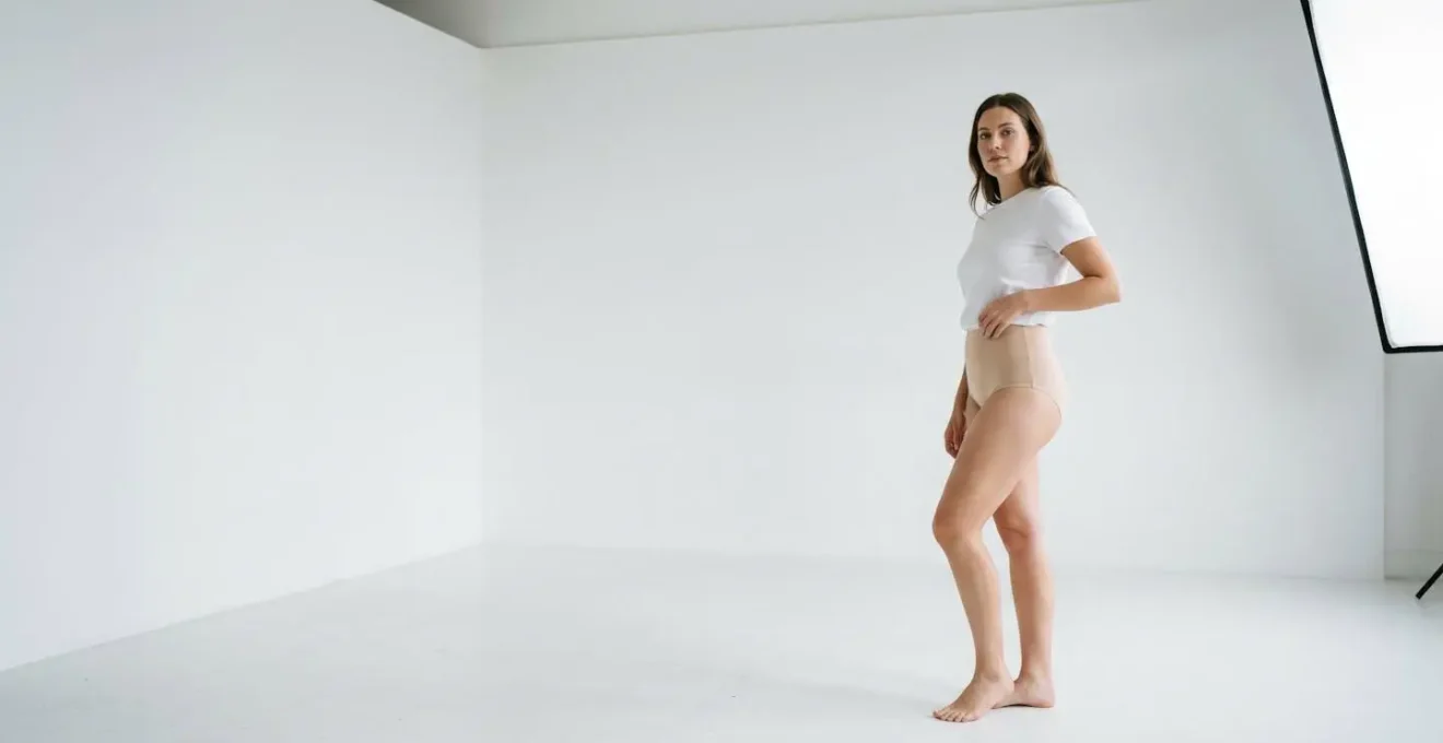 Silhouette féminine élégante mettant en valeur la taille de manière naturelle et non contraignante